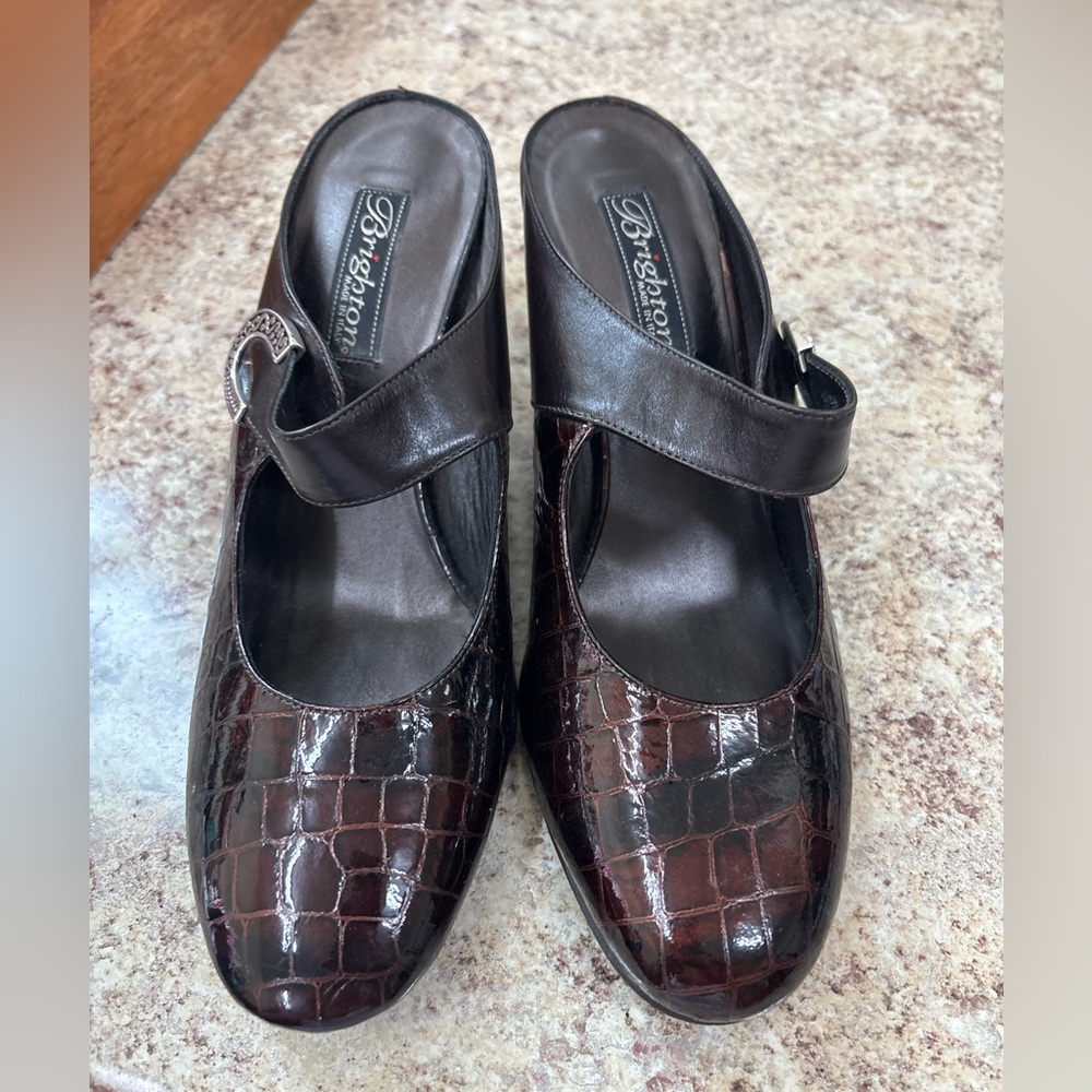 Brighton women’s 9 Brown Croc-Embossed Mary Jane Mule heels.